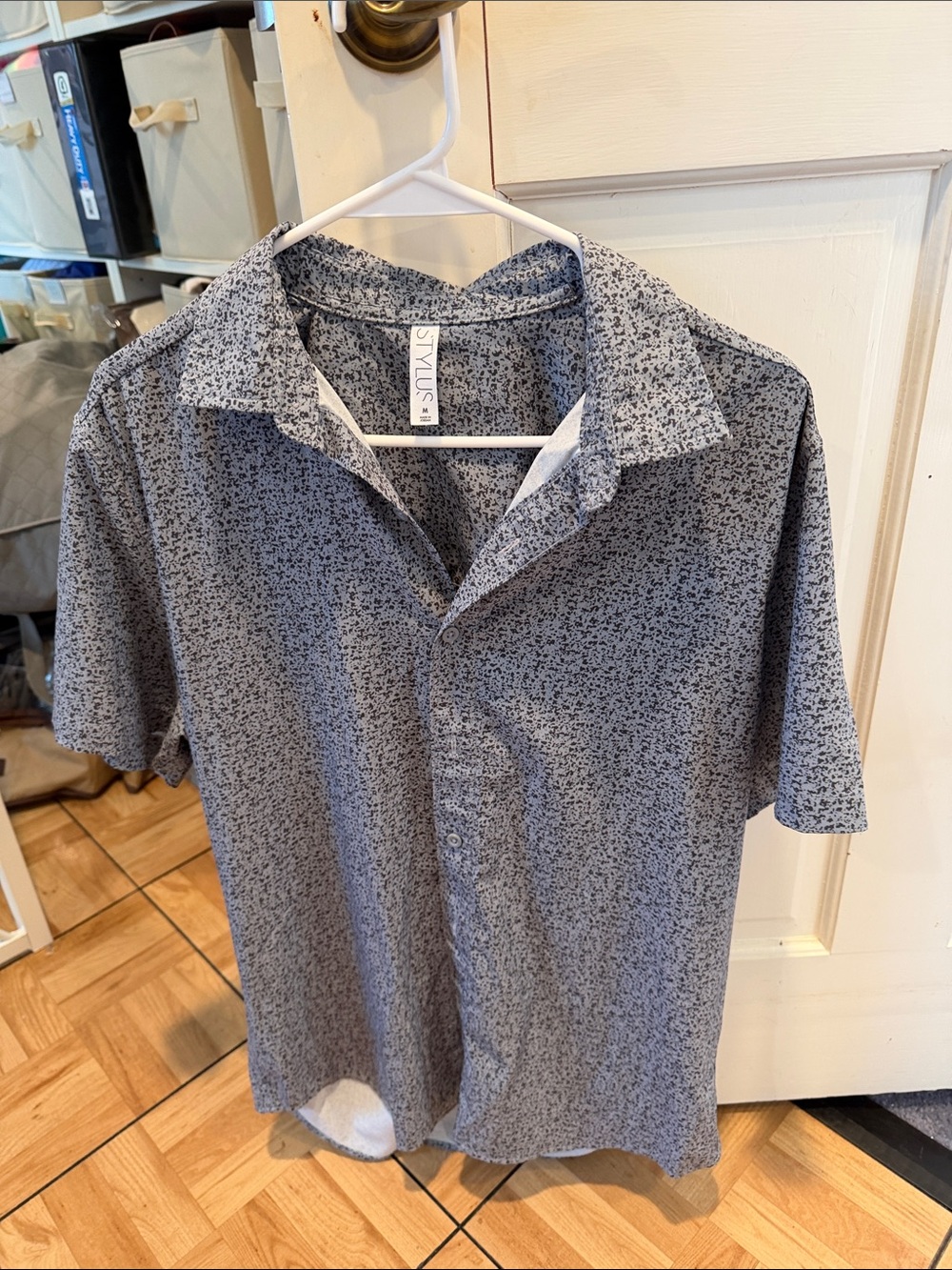 STYLUS Men’s Short-Sleeve Button-Down Shirt in Grayish blue print, medium.